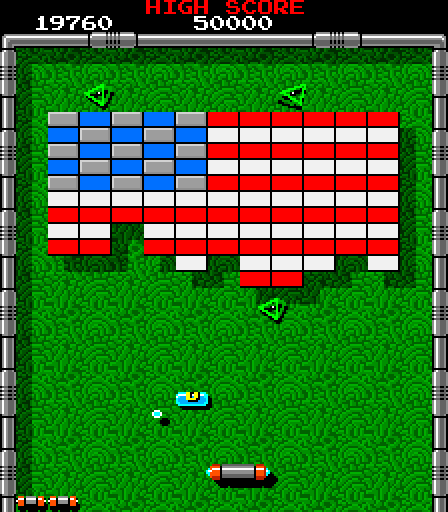 Tournament Arkanoid Arcade Screenshot: The "D" capsule splits the ball into 3.
