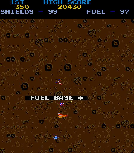 Moon War Arcade Screenshot: Game start; there's a fuel base to the right!