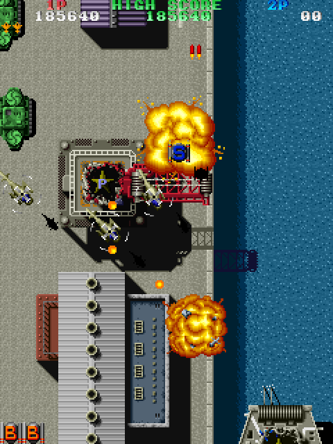 Twin Cobra Arcade Screenshot: I'm hit again!