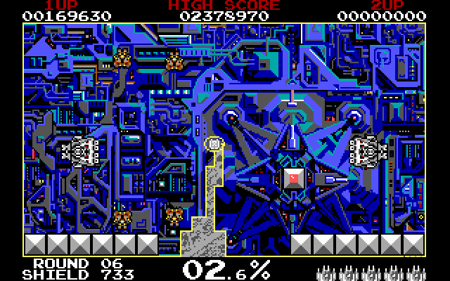 Volfied IBM PC/Compatibles Screenshot: Those blocks get in the way, but also release bonuses if enclosed.