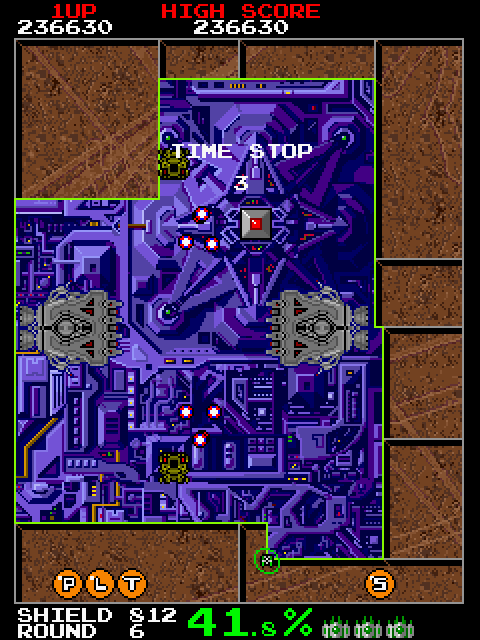 Volfied Arcade Screenshot: The time stop bonus item temporarily pauses enemy movement.