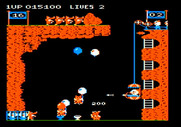 Pooyan for Apple II - On this level the wolves attempt to push over the rock.
