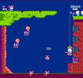 Pooyan for NES / Famicom - A wolf falls earning 200 points...