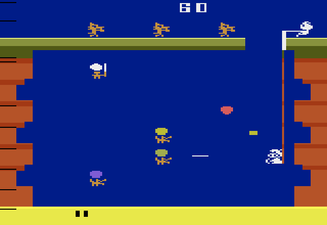 Pooyan Atari 2600 Screenshot: Shoot the balloons so the wolves can't float down!