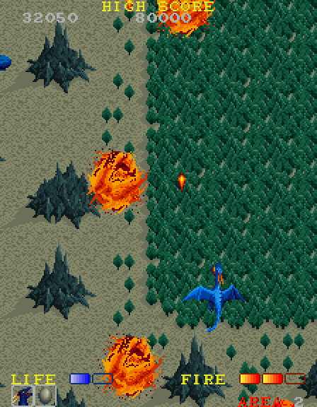 Dragon Spirit Arcade Screenshot: Watch out for giant fireballs! Shoot or dodge them...