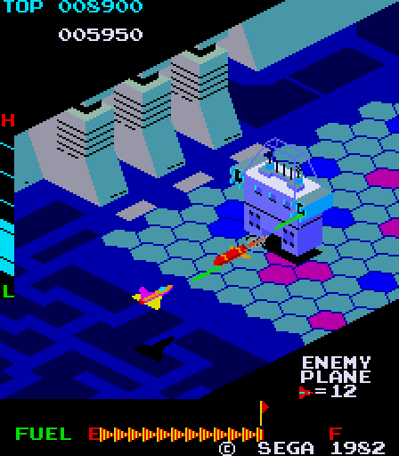 Zaxxon Arcade Screenshot: A large end of level boss...