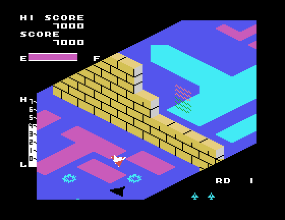 Zaxxon Sega SG-1000 Screenshot: Avoid the barriers here...