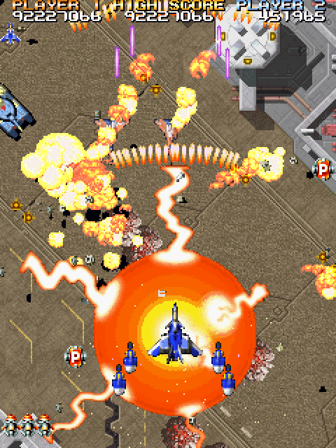 Sengeki Striker Arcade Screenshot: Bombing tanks...