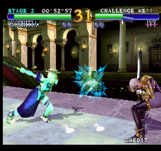 SoulCalibur Arcade Screenshot: Knocking Ivy down...