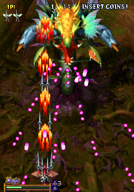 Dragon Blaze Arcade Screenshot: Attacking a mini-boss.