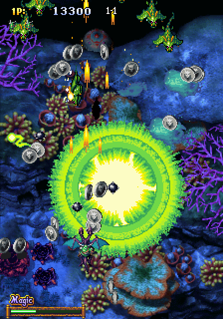 Dragon Blaze Arcade Screenshot: Using thunder magic to attack.