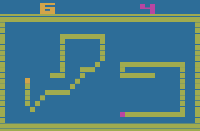 Surround Atari 2600 Screenshot: Some game variations allow diagonal walls to be drawn.