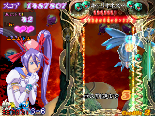Puzzle! Mushihimetama Arcade Screenshot: Battling another large boss...