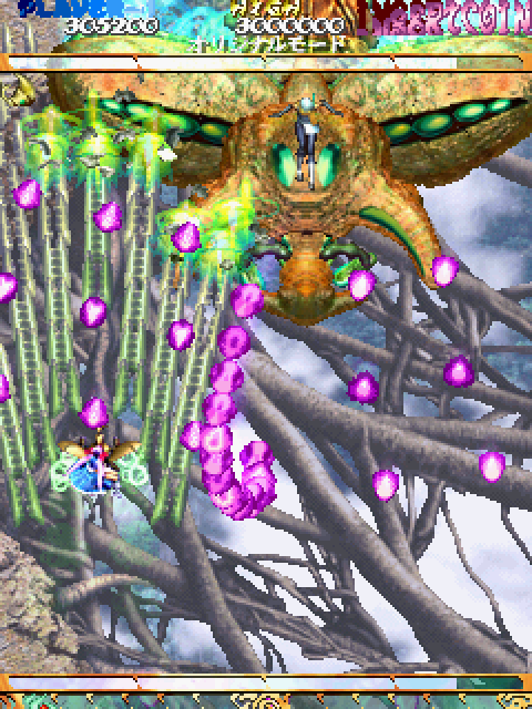 Mushihimesama Arcade Screenshot: Firing at an opponent...