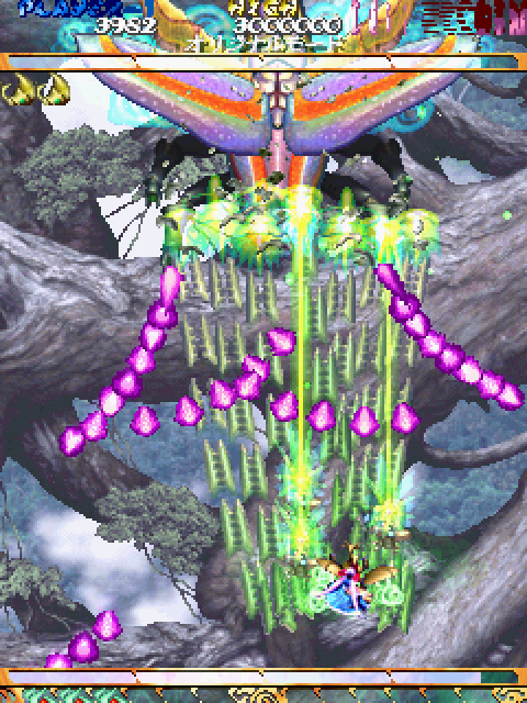 Mushihimesama Arcade Screenshot: Attacking the next large, end of level boss...