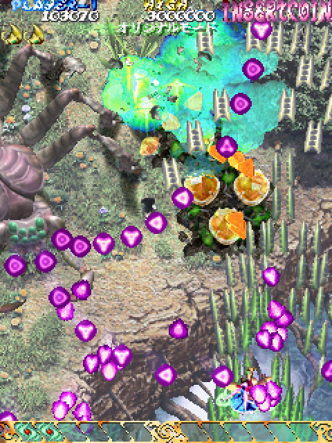 Mushihimesama Arcade Screenshot: Destroyed a few opponents...more to go!