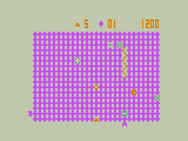 Gridrunner Dragon 32/64 Screenshot: Zapping opponents...