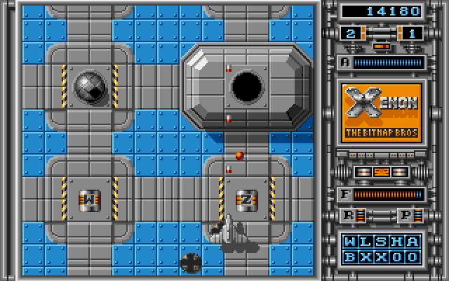 Xenon Amiga Screenshot: Pick up the cannisters after destroying certain enemies...