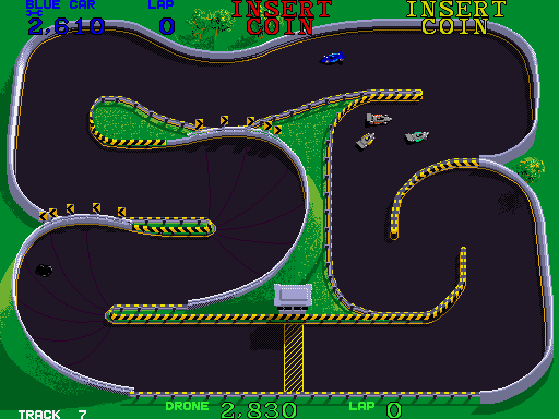 Super Sprint Arcade Screenshot: Blue car takes the lead...