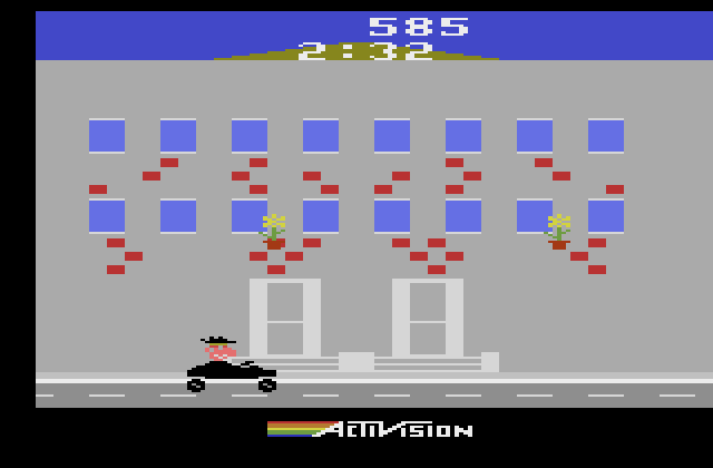Private Eye Atari 2600 Screenshot: Avoid flower pots that are thrown at you.