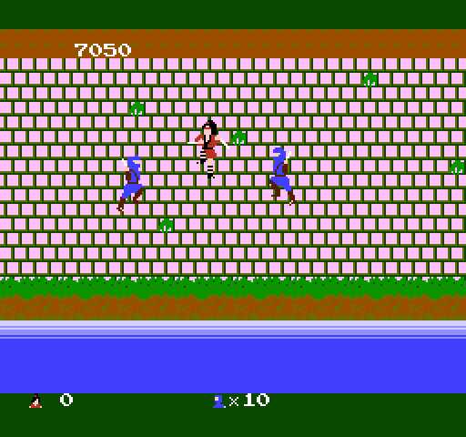 Legend of Kage, The NES / Famicom Screenshot: Under attack from the left and right!