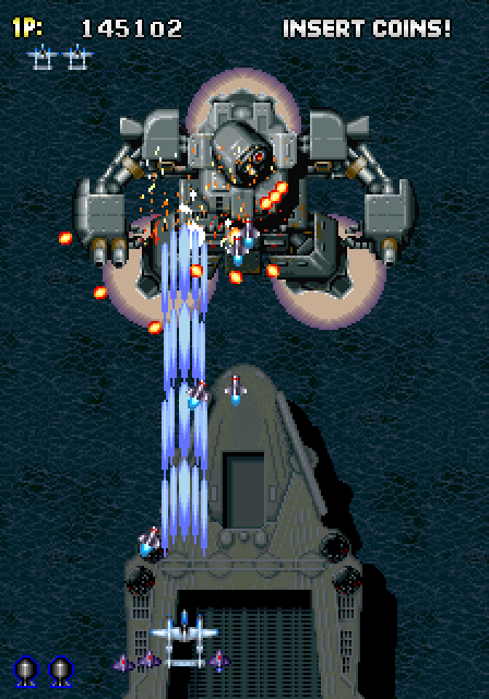 Strikers 1945 Arcade Screenshot: Another giant robot!