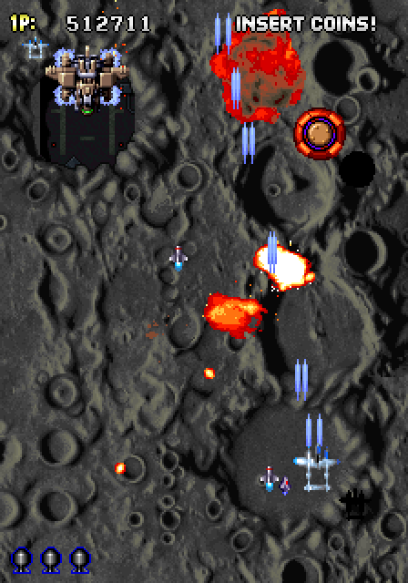Strikers 1945 Arcade Screenshot: Flying over the moon surface...