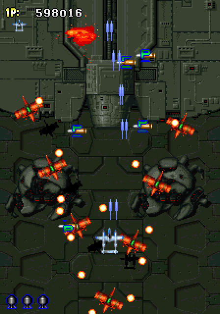 Strikers 1945 Arcade Screenshot: Incoming planes!