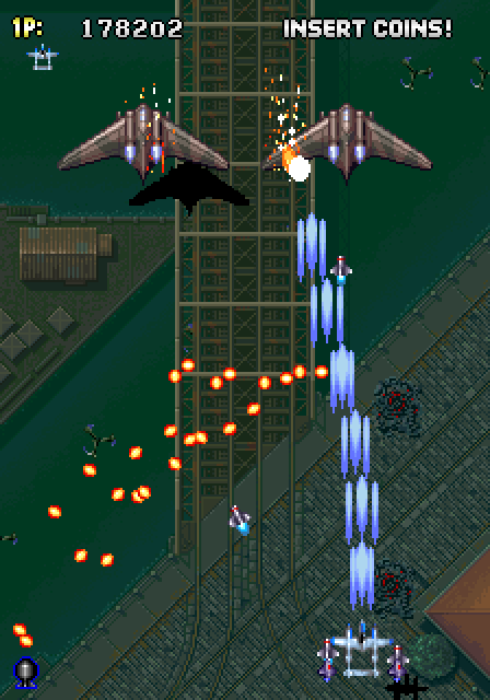 Strikers 1945 Arcade Screenshot: There are often numerous bullets to dodge...