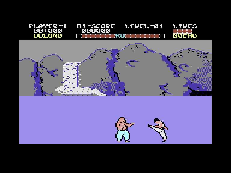 Yie Ar Kung-Fu Commodore 16 & Plus/4 Screenshot: The fight begins...