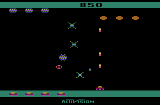Spider Fighter Atari 2600 Screenshot: Attacking spiders!