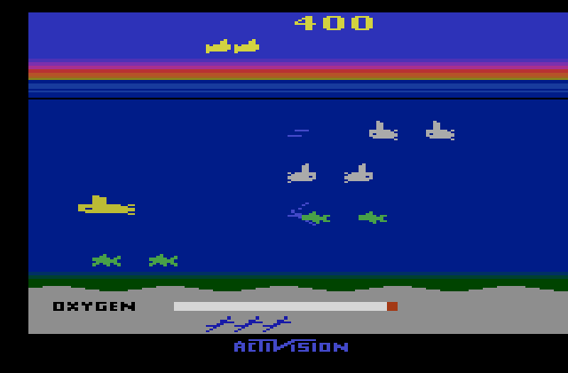 Seaquest Atari 2600 Screenshot: Fish will chase divers off of the screen...