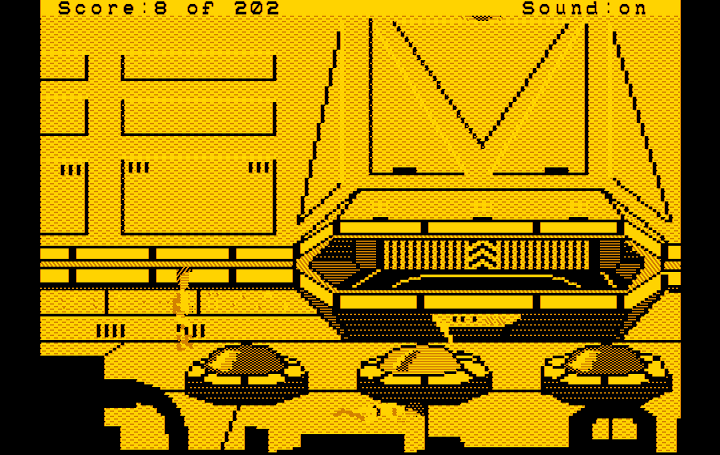 Space Quest: Chapter I - The Sarien Encounter IBM PC/Compatibles Screenshot: Found some sort of control room.