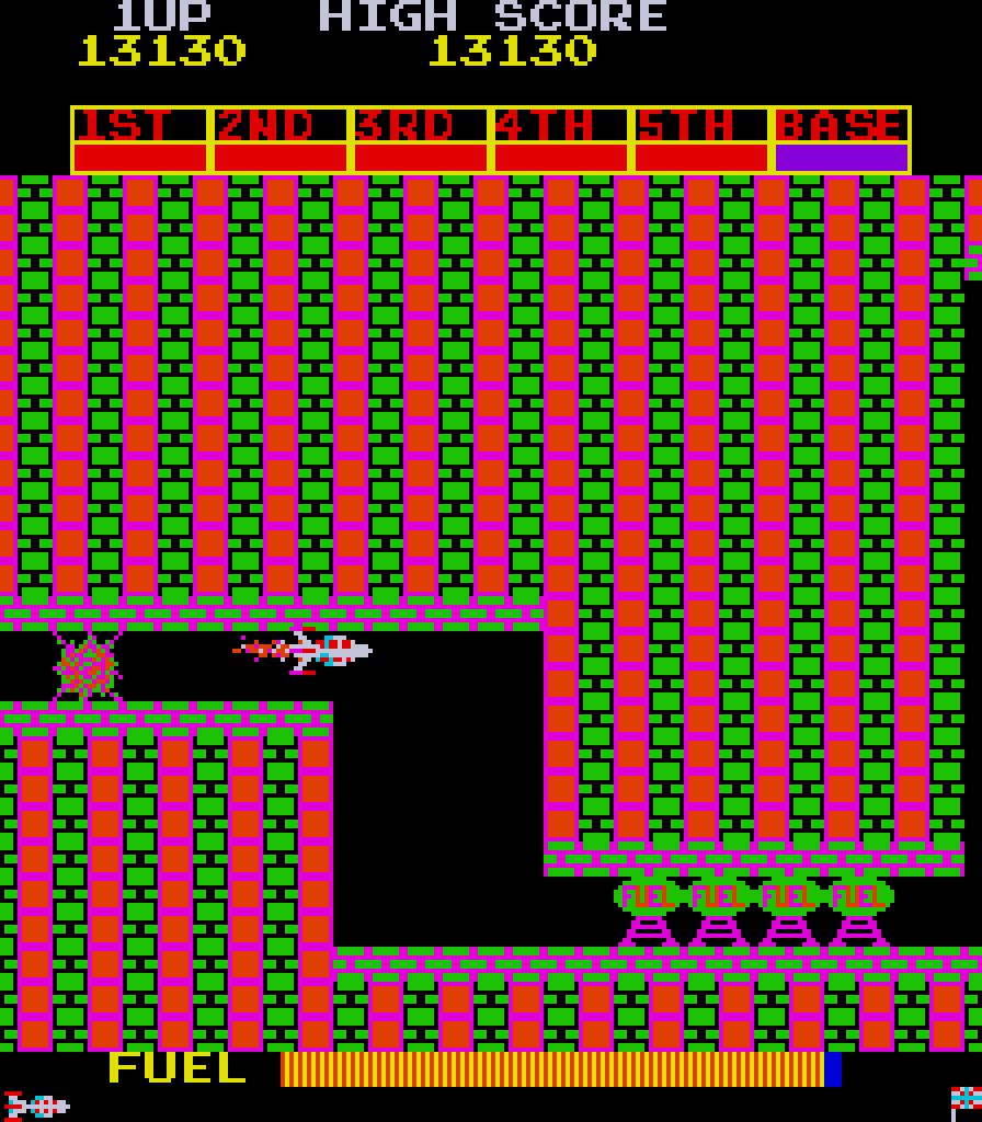 Scramble Arcade Screenshot: The narrow path makes this section tough.