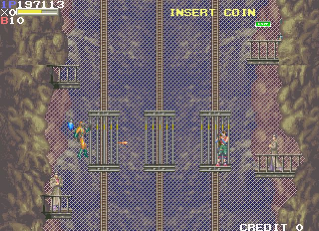 Elevator Action II Arcade Screenshot: Riding an elevator downward...
