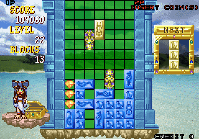 Cleopatra Fortune Arcade Screenshot: The board is starting to fill up...