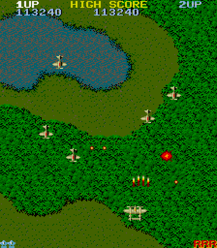 1942 Arcade Screenshot: Enemy attacks become progressively more difficult.