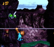 Donkey Kong Country 3: Dixie Kong's Double Trouble! for Super NES - More rope climbing...a hornet chases me!