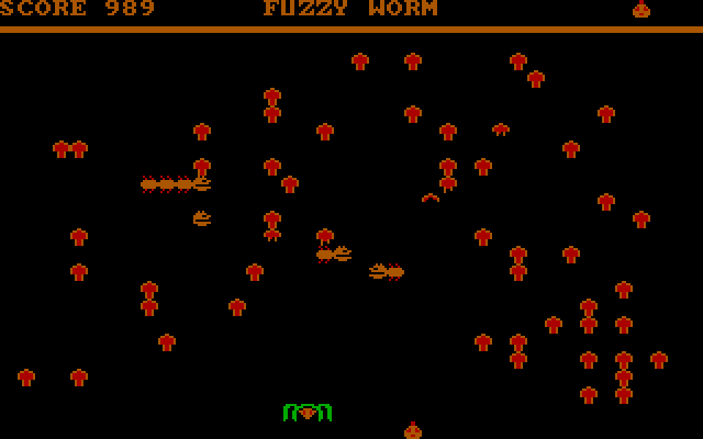 Fuzzy Worm IBM PC/Compatibles Screenshot: Shoot the incoming centipede!