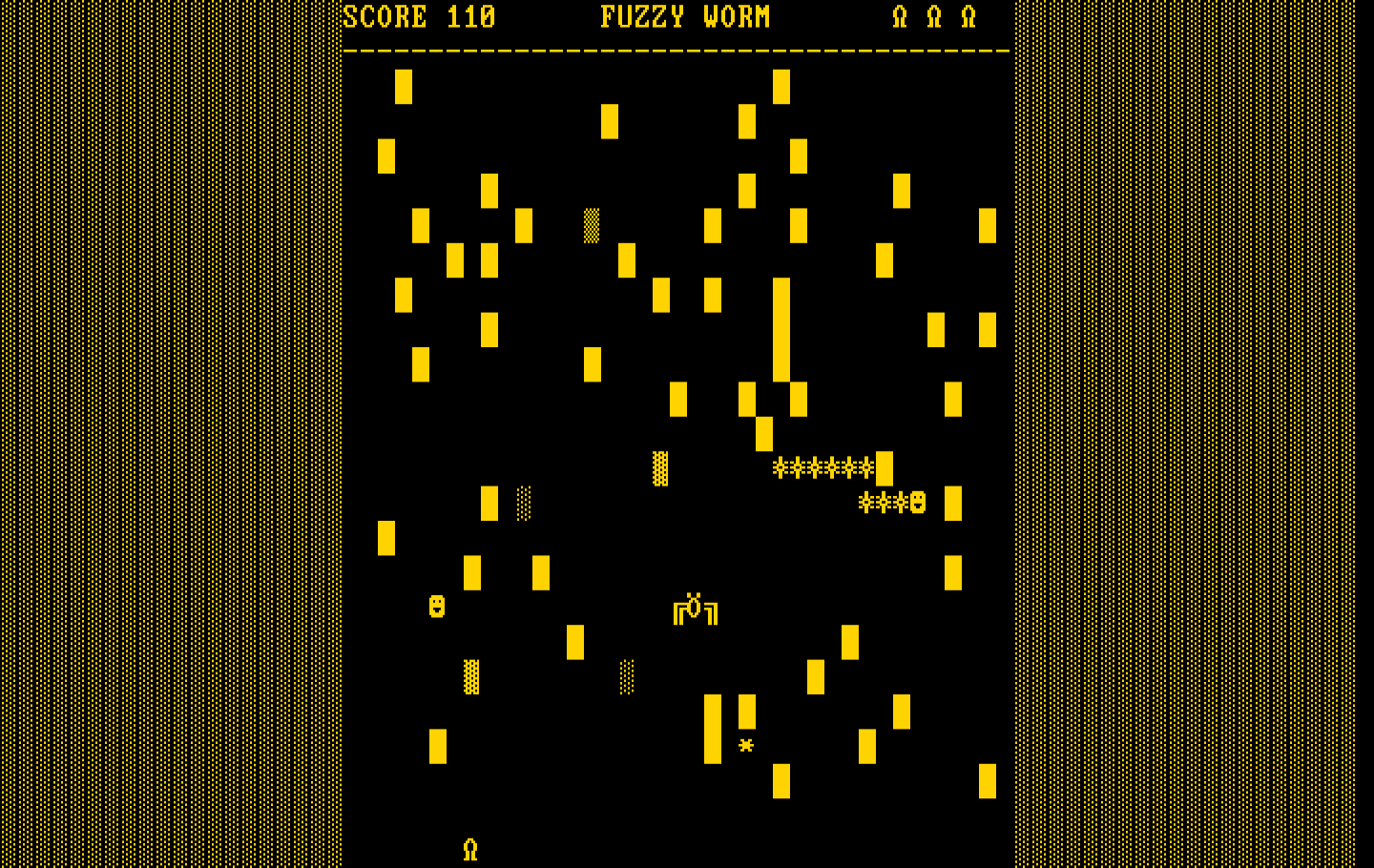 Fuzzy Worm IBM PC/Compatibles Screenshot: Here comes the centipede and spider!
