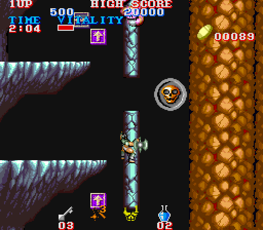 Black Tiger Arcade Screenshot: Another area where you'll need to climb...