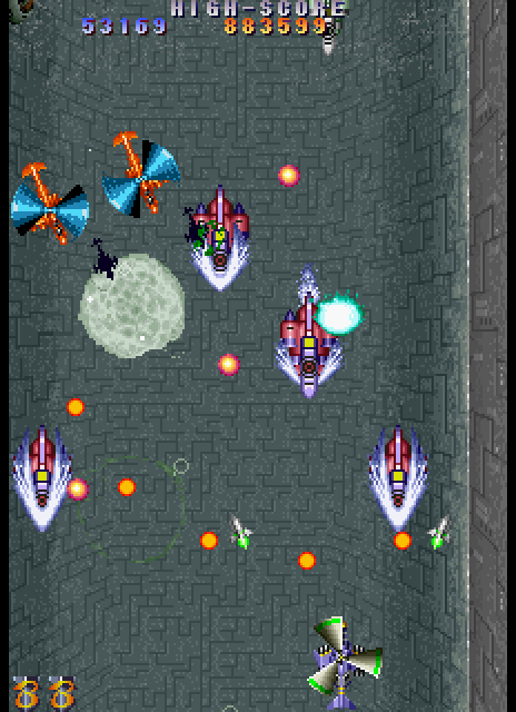 Twin Cobra II Arcade Screenshot: These boats are quick!