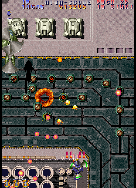 Twin Cobra II Arcade Screenshot: Dodging enemy fire...