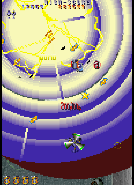 Twin Cobra II Arcade Screenshot: Blowing enemies up with a bomb...