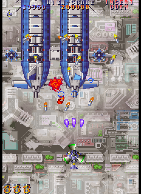 Twin Cobra II Arcade Screenshot: An end of level boss...