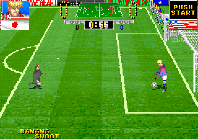 Hat Trick Hero '93: Campeon De Futbol Arcade Screenshot: Preparing to kick the ball away from the goal.