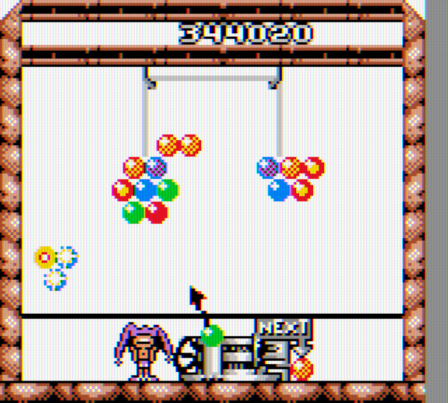 Bust-A-Move 4 Game Boy Color Screenshot: This round is on a wider playfield than some of the others.