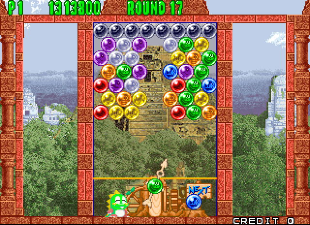 Bust-A-Move Again Arcade Screenshot: Planning a strategy before I shoot...