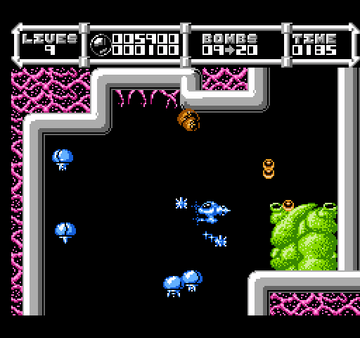 Cybernoid: The Fighting Machine NES / Famicom Screenshot: Flying through danger...