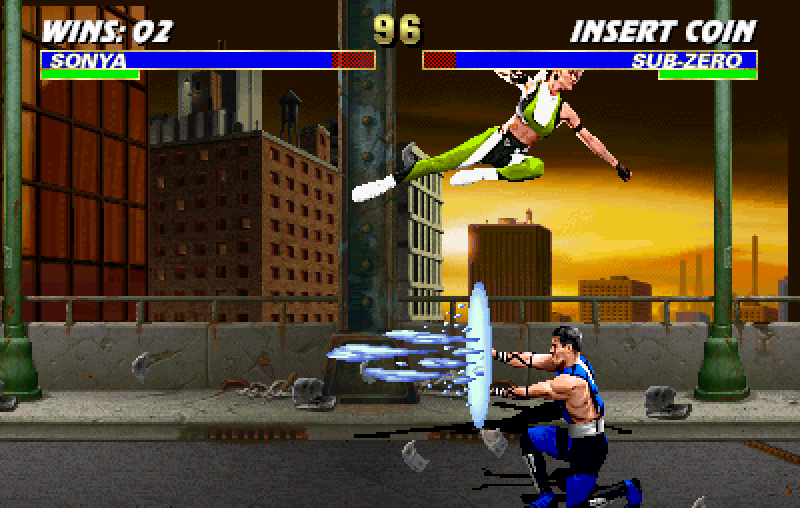 Mortal Kombat 3 Arcade Screenshot: Dodging an attack.